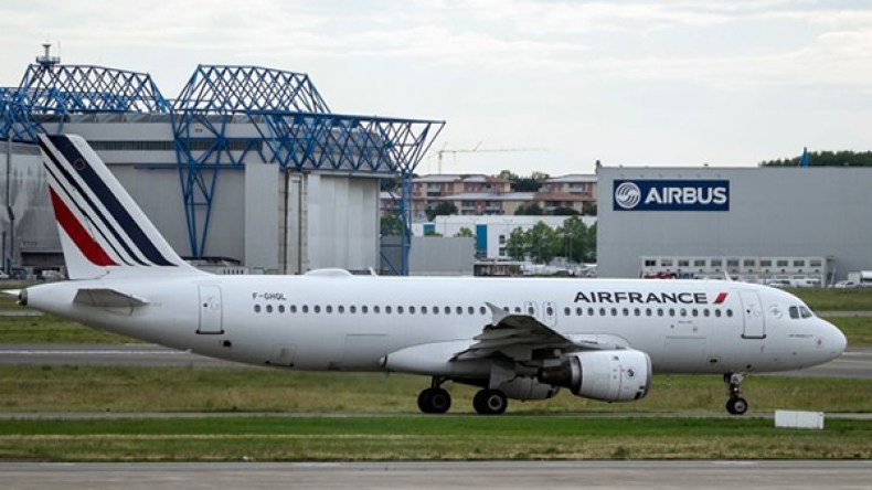 إضراب الجوية الفرنسية يخلط أوراق المسافرين بمطارات الجزائر