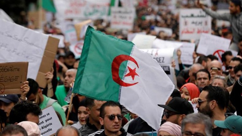 الرابطة الجزائرية للفكر والثقافة تدعو إلى الالتفاف حول مبادرة الجيش لحل الأزمة