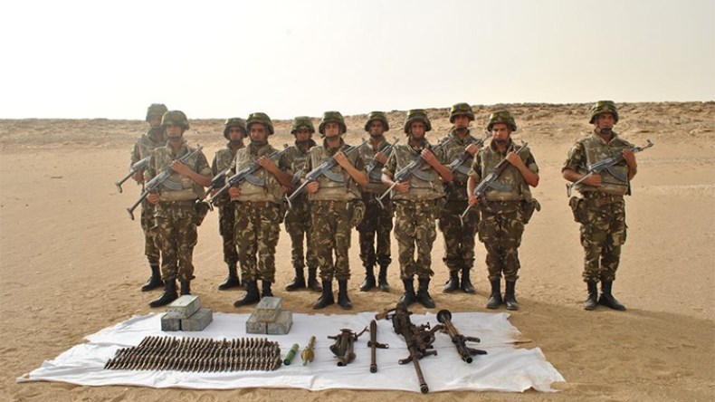 الجيش يضبط أسلحة ثقيلة بعين قزام