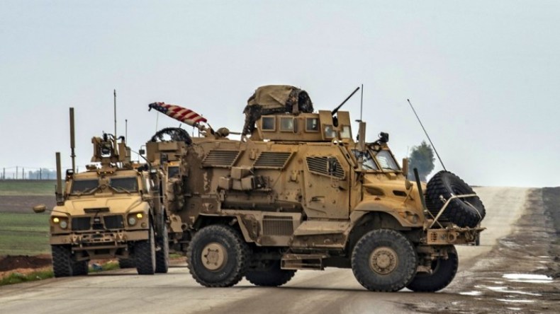 شاهد.. مواجهة بين مركبتين أمريكية وروسية في سوريا