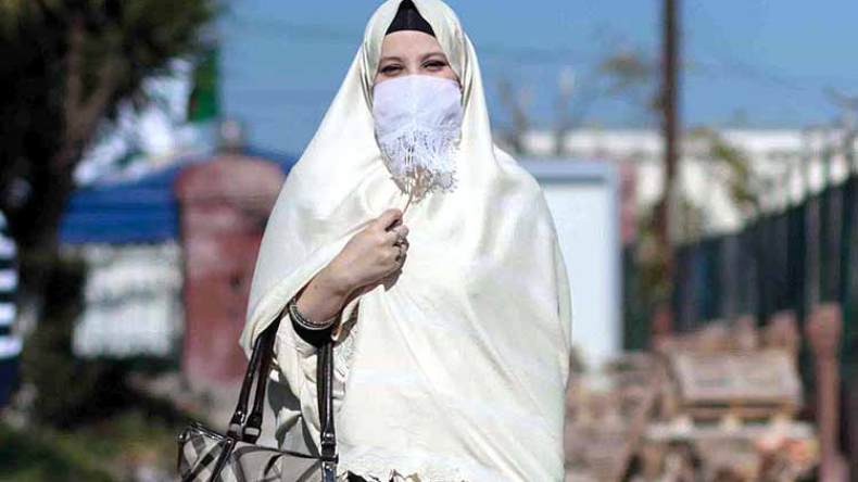 24 ساعة في حياة فتاة ارتدت الحايك