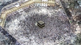 120 مسنّ معوز ومقيمو دور المسنين يتجهون إلى البقاع المقدسة