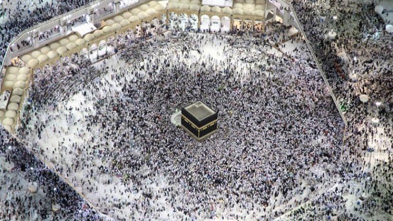 العاهل السعودي يأمر باستضافة 1300 حاج وحاجة من 72 دولة