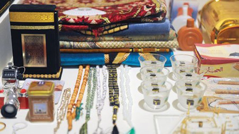 “هديّة الحج”.. ضغط نفسي ومادي يُرهق كاهل الحجاج والمعتمرين