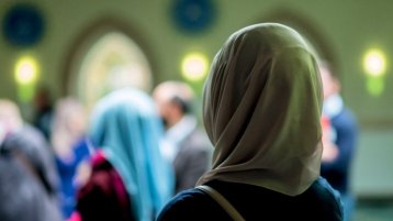 الحجابُ ومقاييس إبليس!