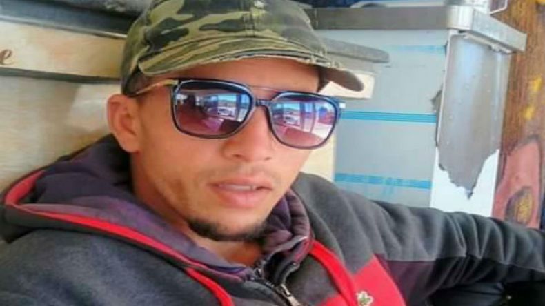 إبراهيم.. الشاب البطل الذي غامر بحياته لإنقاذ 8 غرقى والعشرات من الحرقة