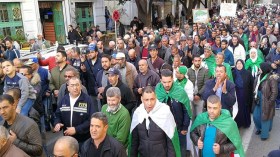 “نريد الدستور كله.. لا نصفه”!
