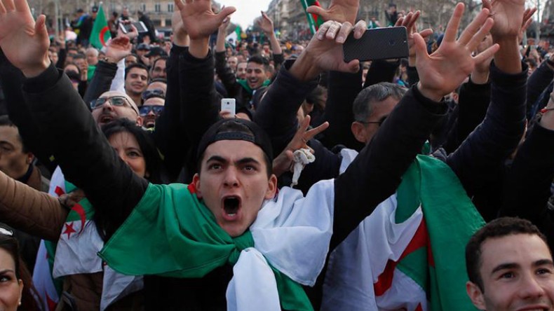 الشوارع والساحات لاحتضان “ندوات الحراك”