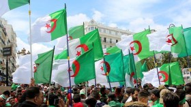 أيها الجزائريون لا تتنازلوا