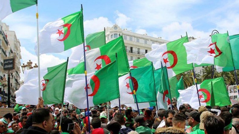 أيها الجزائريون لا تتنازلوا