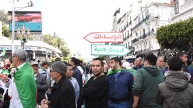 ثورة الشعب في مفترق الطرق!