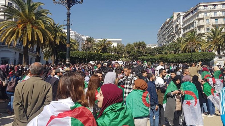 طلبة الجزائر يتظاهرون ضد النظام