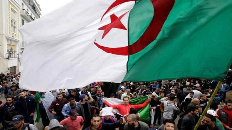 هذه أربعة سيناريوهات متداولة في الصالونات والتواصل الاجتماعي؟