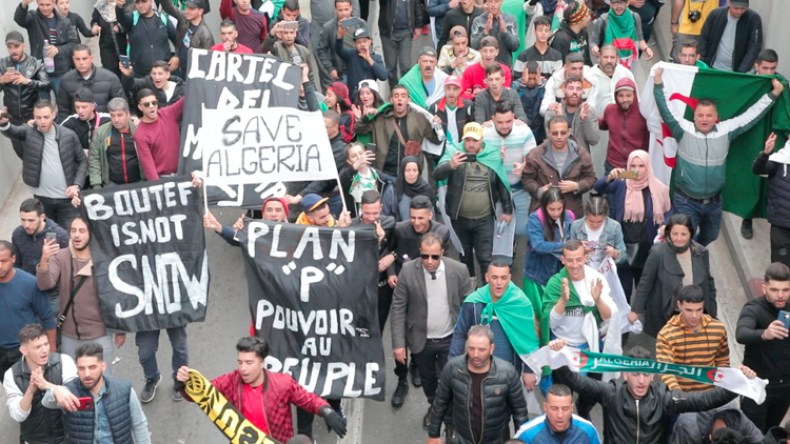 الجزائر.. الحراك والإعلام ومال الفساد والدستور