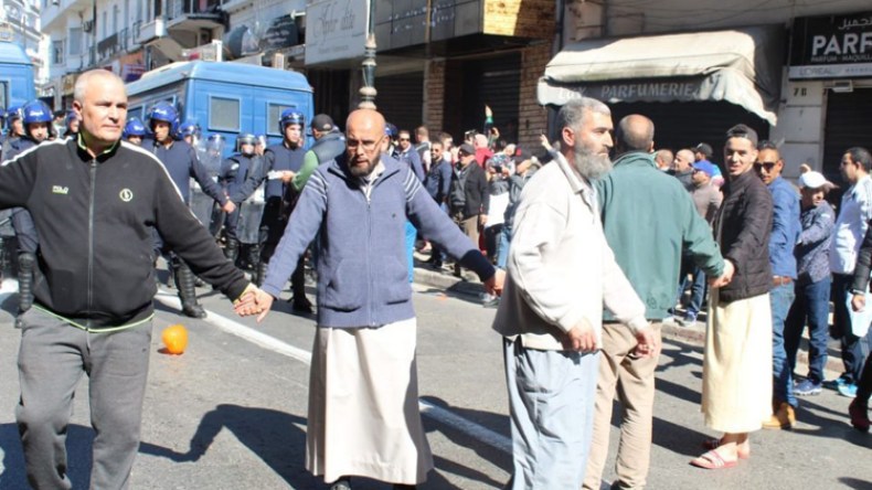 الجيش والشعب.. منْ يرافق منْ؟