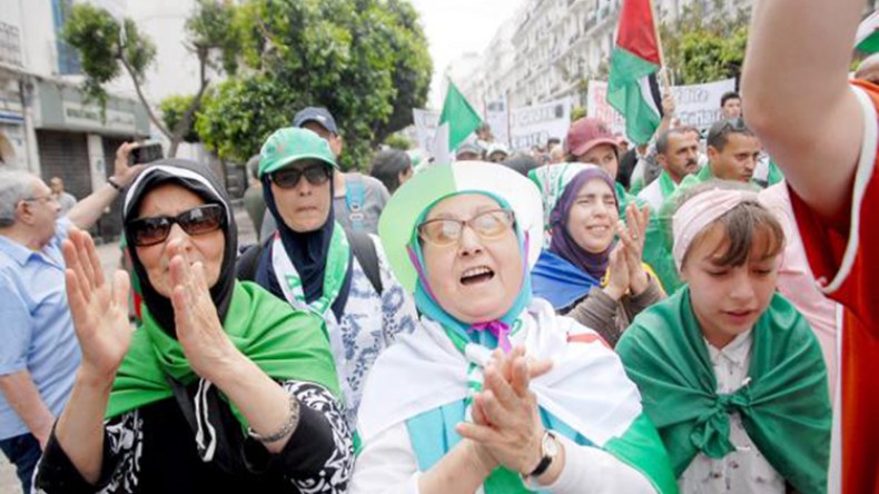 الفرق الشعرية ترافق الحراك الشعبي تماشيا ومستجدات السياسة