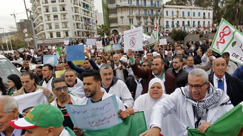 المهرجون أخطر من الفاسدين