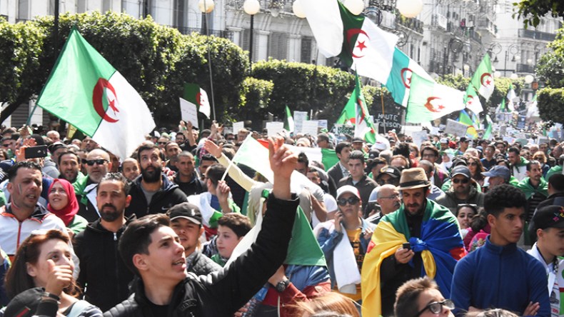 سلطة لا تريد الرحيل وشعب مصرٌّ على التحرر
