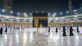 أول أفواج المعتمرين تصل الحرم المكي