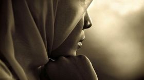 خائفة من الارتباط به لأنه شديد البياض!