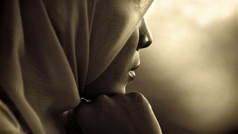 خائفة من الارتباط به لأنه شديد البياض!