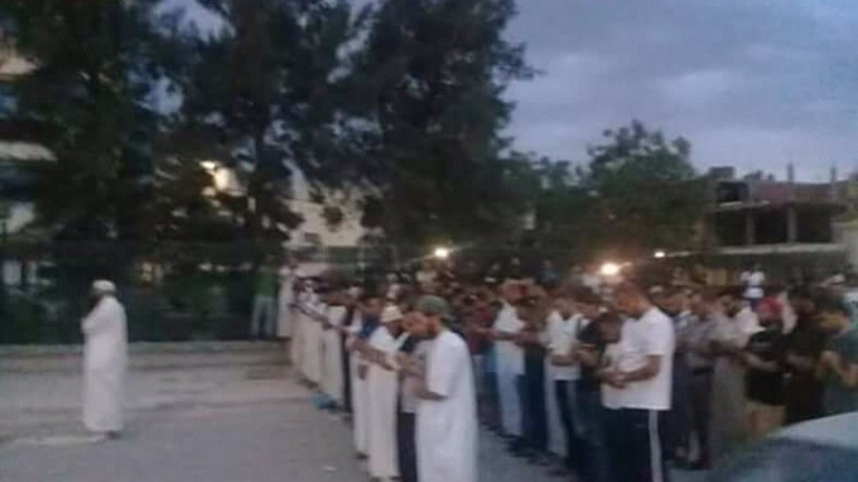 مواطنون يلغون حفلا غنائيا ويقـيمون الصلاة في موقعه بالجلفة