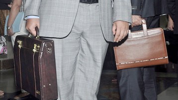 كيف تعالج الأنظمة السياسية أزماتها؟