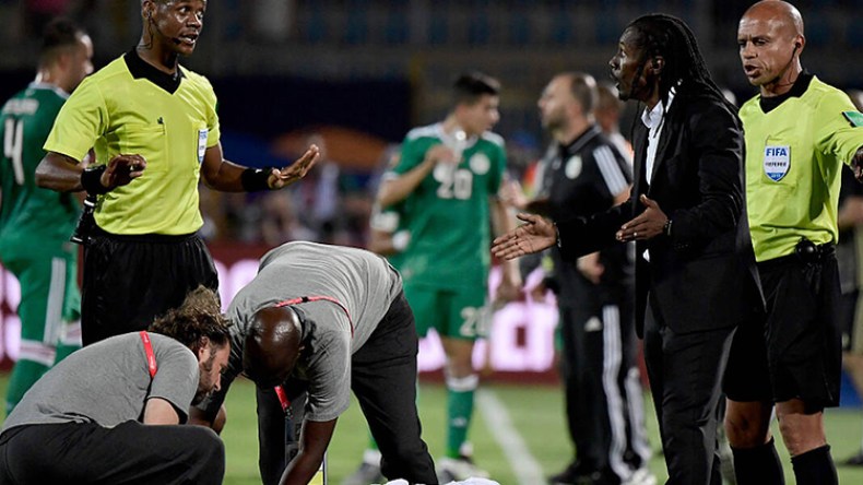 حكام الكان.. خشونة مسموحة وهدوء في غياب الفار