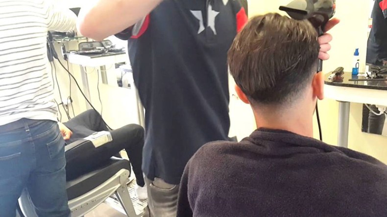 حلاقون وتجار ألبسة يمارسون نشاطهم عشية العيد بـ”نصّ الريدو”!