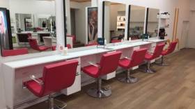 كورونا “تهجّر” النساء والعرائس من صالونات الحلاقة