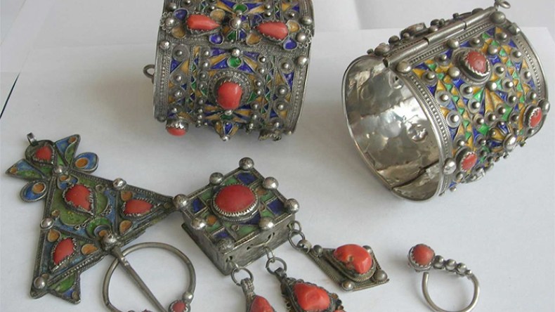 الحلي الفضية… ما بين الجمال والدلالة الإجتماعية