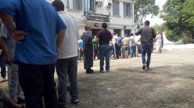 غاضبون يغلقون البلدية للمطالبة برحيل المجلس البلدي بالحنانشة في سوق أهراس