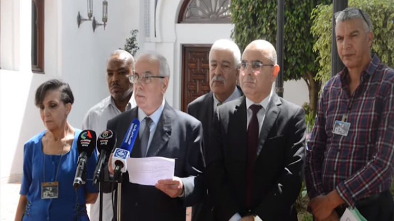 الحوار مع الشارع وفي الشارع