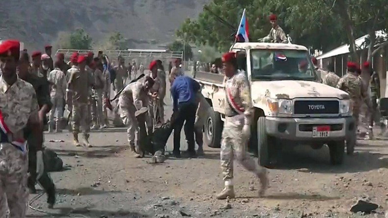 هجوم للحوثيين على عرض عسكري في عدن