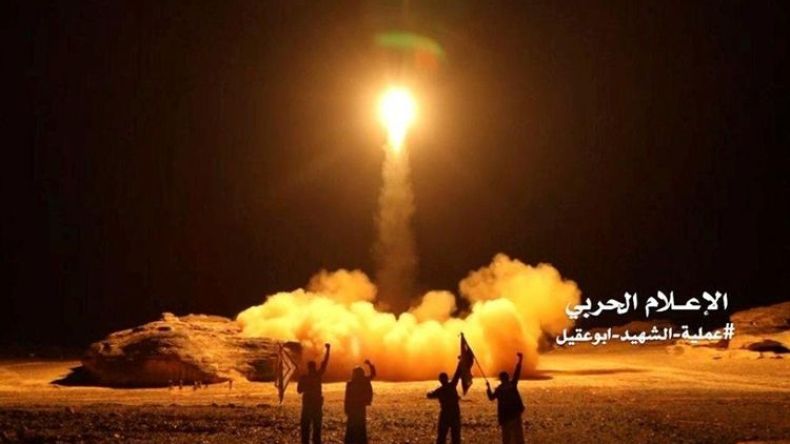 السعودية تعترض صاروخين بالستيين فوق الرياض