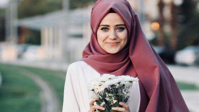 بَلْطَجة نِسْوِية