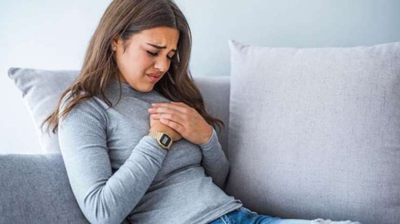 تقلصات الدورة لدى النساء تعادل آلام النوبة القلبية!