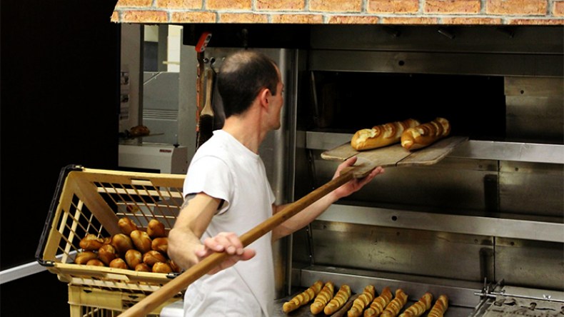 الخبازون يصرخون.. لا زيادات في سعر الخبز لكن أنقذونا من الإفلاس