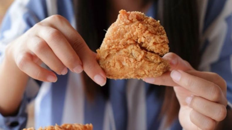 هكذا يتحوّل تناول السمك والدجاج إلى خطر يُهدد حياة المرأة!