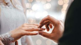 احتفالات خطوبة صاخبة تزاحم أصوات المصلّين في المساجد