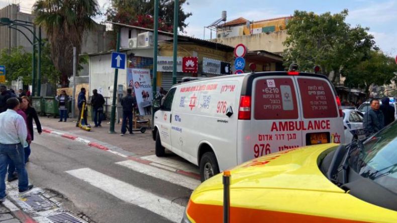 إصابة مستوطن في عملية طعن بالخليل