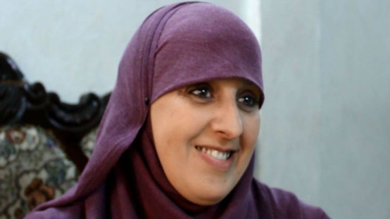 امرأة تفقد 8 أبناء فتسخر حياتها لمساعدة اليتامى والفقراء