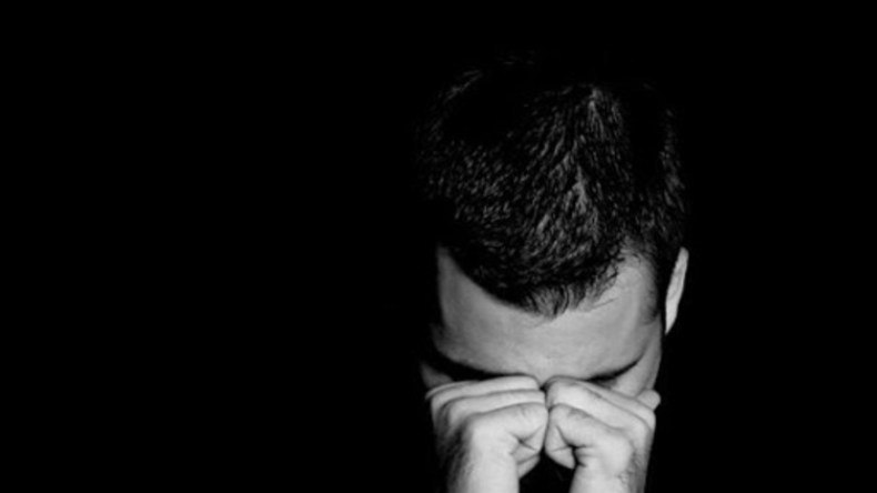 خانت زوجها معي فهل أثق بها وأتزوجها؟