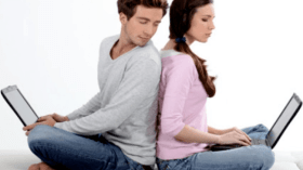 خيانة من خلف الشاشات والمتهم.. الانترنت!