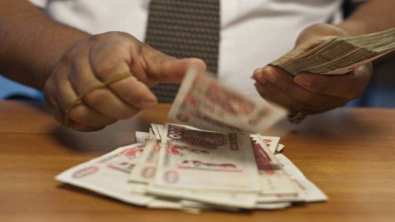 غرباء يدفعون دين المدينين في المحلات والدكاكين