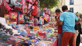 دفاتر “الكريدي”.. خيار الزوالية لإقتناء الأدوات المدرسية