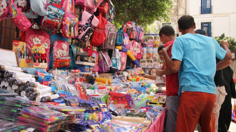 دفاتر “الكريدي”.. خيار الزوالية لإقتناء الأدوات المدرسية