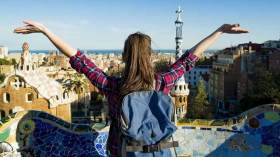 المنح الدراسية إلى الخارج تتحول إلى لقاءات غرامية ومواعيد للزواج