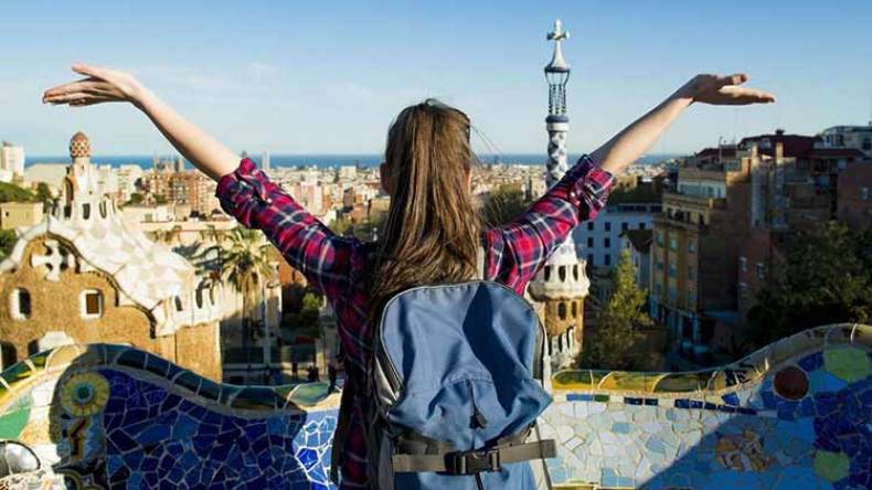 المنح الدراسية إلى الخارج تتحول إلى لقاءات غرامية ومواعيد للزواج