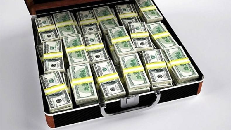 مغترب بأمريكا يحاول تهريب 60 ألف دولار!